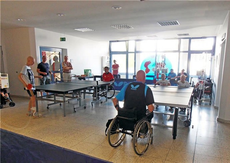 Tischtennis spielen mit Holger Nikelis und Freunden
