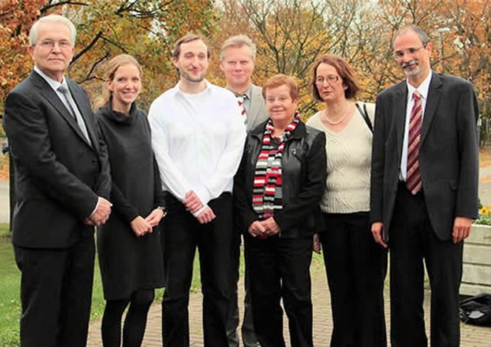 2010 - Elterninitiative zeichnet Nachwuchswissenschaftler aus