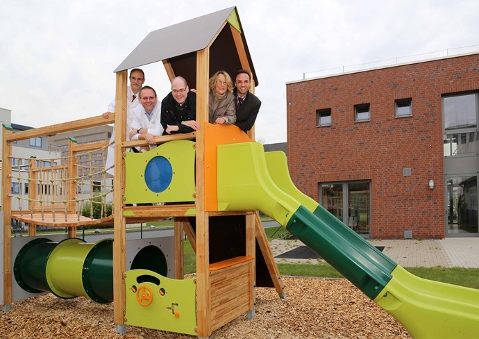 2014 - Elterninitiative übergibt Spielplatz