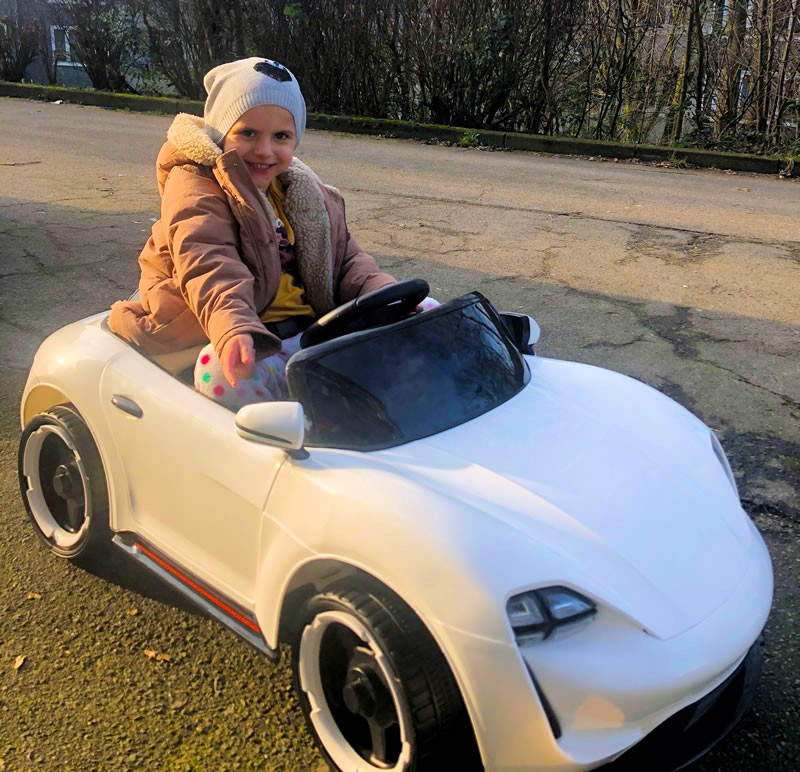 Kleine Fahranfängerin auf großer Tour